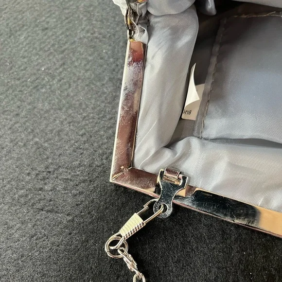Silver colored BIJOUX TERNER Polyester glam clutch with chain strap, NWT - Picture 4 of 7
